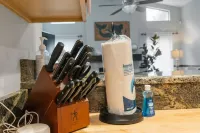 Candida's Retreat, 3-bedroom home with WiFi, AC, Heated Pool, on the 7th tee.