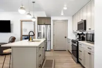 Charming 3-bedroom condo with AC, WiFi, pools, pickleball courts and more!