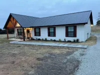 Horton LodgeCharming new 3-bedroom 2 bath lodge with WiFi in serene Stigler Hotel a Haskell County