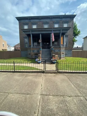 Charming Wheeling Island home. Large cozy and spacious! Your home away from home