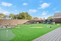 Most Epic Austin Experience! Sleeps 14 + Heated Pool + Spa + Cabanas + Speakeasy