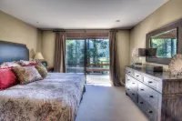 NEWLY REMODELED6 Bedrooms/3.5 Baths-Sleeps 14AWESOME VIEWS Hot Tub & Sauna