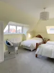 Lovely seaside chalet with just a 2 minute walk to the beach! Hotel a Swanage