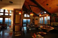8 Bedrooms, Sleeps 18, 12 bath, Movie theater, Spa, Hot tub, ELEVATOR