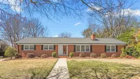 Spacious Living Less Than 2 Miles from Elon University!