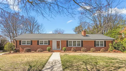 Spacious Living Less Than 2 Miles from Elon University!