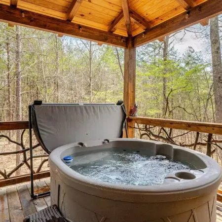 FoRest ReTreeT 2 bedroom•Hot Tub•Unique •Chatming•Adairsville•Cabin•Private