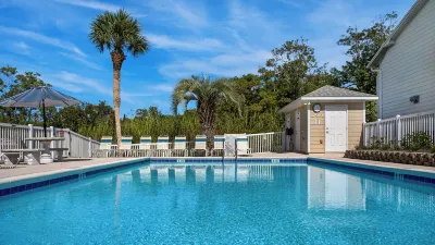 Townhouse Only 2 Min Walk to Beach; Community Pool, and More! Hotels in Laguna Beach