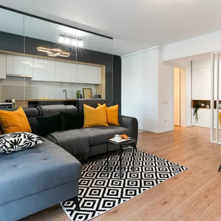 Sandra - Park-View Apt with Balcony & Parking