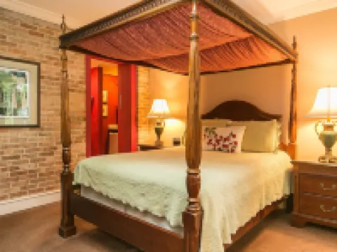 Hidden Garden Cottages & Suites Hotels in Saugatuck
