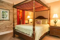 Hidden Garden Cottages & Suites Hotels in Ganges Township