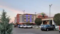 Holiday Inn Express & Suites ENID-HWY 412 by IHG - parking