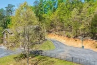 Rustic Hideaway 4 Bedroom Cabin by RedAwning Hotels in Sevier County