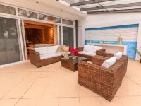A Private Haven: Hera with Secluded Pool and Garden Hoteles en Sane
