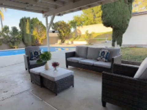 Entire 4 LG Queen BED with large Pool, patio, BBQ, Firepit good for Summer!! Hotels in Rowland Heights