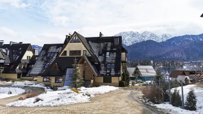 Apartamenty Sun & Snow Szymoszkowa Residence z Basenem فنادق في Koscielisko