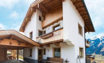 Chalet in Zell am Ziller Near Ski Lift