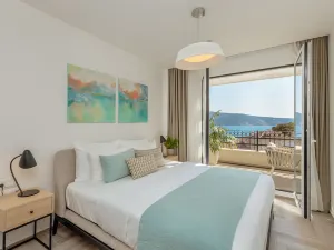 Lazure Hotel & Marina