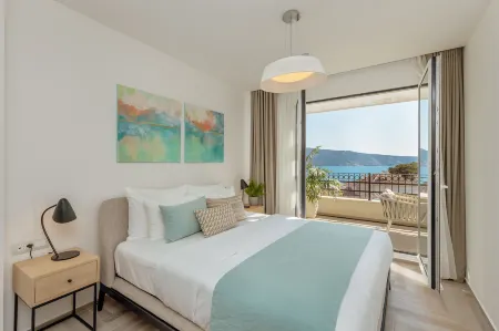 Lazure Hotel & Marina