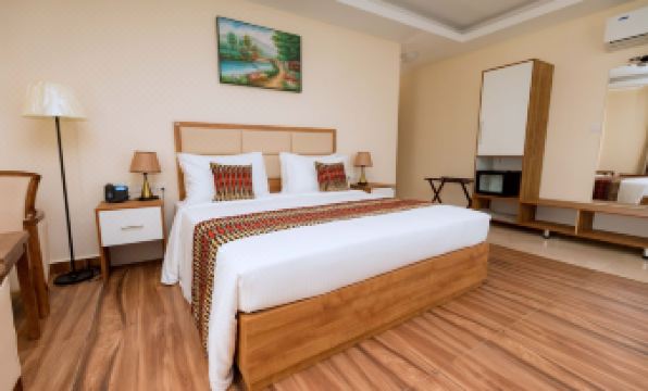 The Hut Restaurant & Boutique Hotel