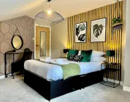 Central Ellesmere -Sleeps2 - Parking - PetFriendly Hotels in Ellesmere