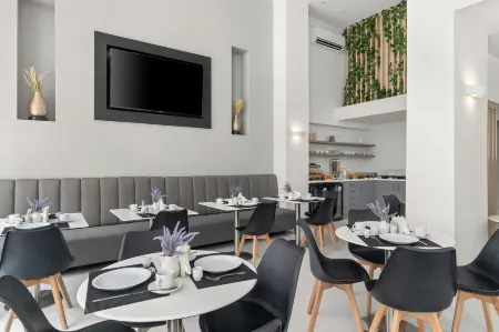 Gallery Central Piraeus Port Отели рядом с достопримечательностью «Microlimano»