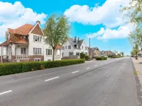 Modern Villa w Private Yard