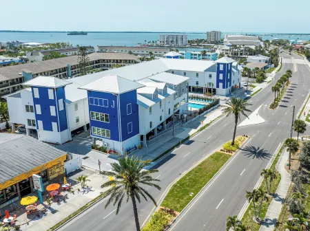The J Hotel Dunedin Clearwater, an Ascend Collection Hotel Отели рядом с достопримечательностью «Oasis Beach»