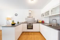 Lit Living: Luxus - Box Spring - Parking - Terrace