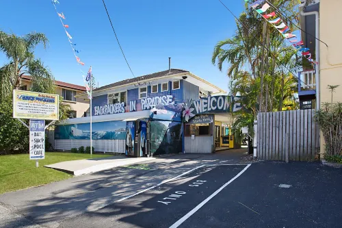 Backpackers in Paradise - 18 to 40 Years - Hostels