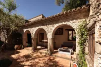 Chambres d´Hôtes Prieuré d'Orniols Các khách sạn ở Bagnols-sur-Ceze