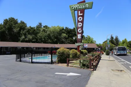 Muir Lodge Motel