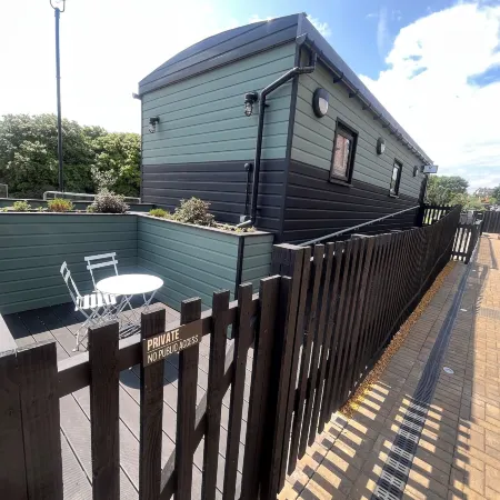 Goodstay Lodges by Urban Space Отели в г. Барри
