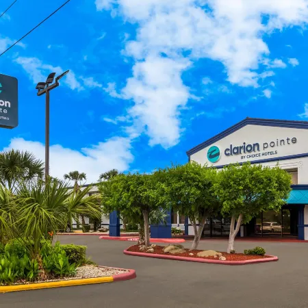 Clarion Pointe Lake Jackson - Clute