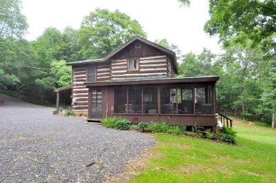 Pondview Cabin - Log Cabin Retreat