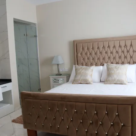 100 Boutique Living