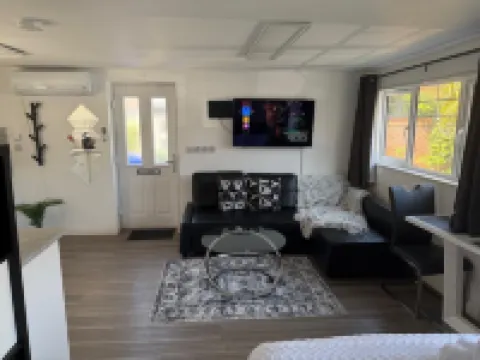 Studio Appt - Sleeps 2 - Free Parking - 5Min-Metro - Parkplatz