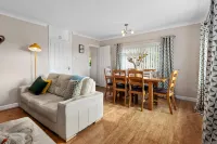 St Helens Apartment 1 - Short Walk to Beach - Wifi