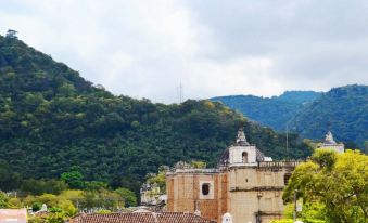 Hotel Luna Maya Antigua