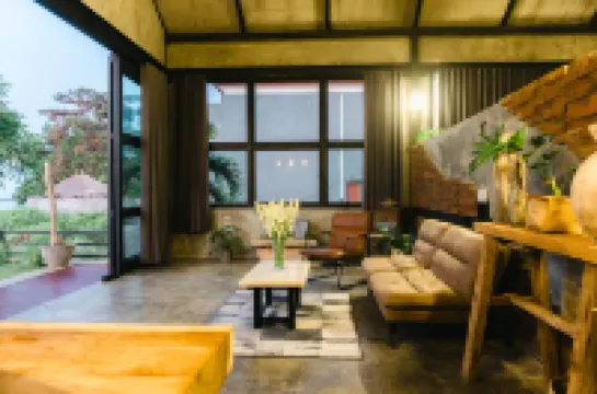 EJハウス Fakultas Matematika Dan Ilmu Pengetahuan Alam周辺のホテル