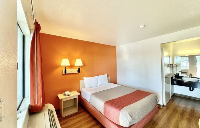 Motel 6 Bellflower, CA - Los Angeles