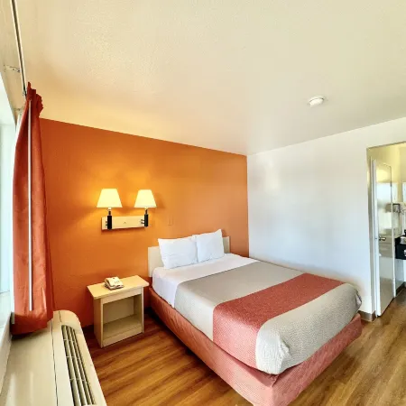 Motel 6 Bellflower, CA - Los Angeles