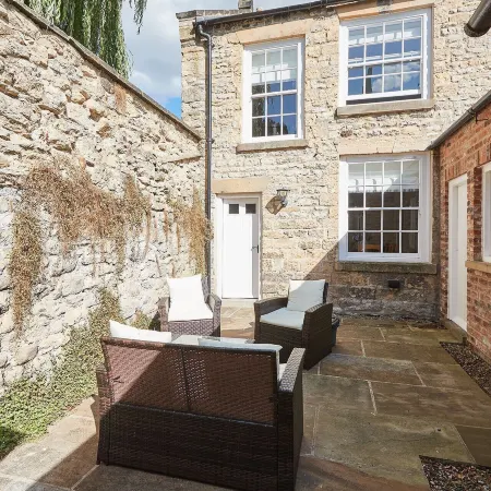 Host & Stay - the Old School House Hotels in Pickering