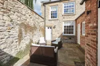 Host & Stay - the Old School House