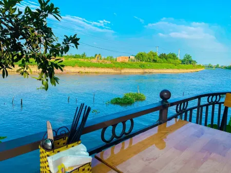 D&D Riverside Homestay Отели рядом с достопримечательностью «Hua Lu Tam Coc»