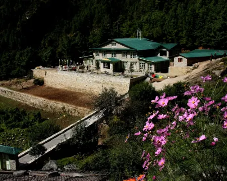 Mountain Lodges of Nepal - Monjo Hotels in Solukhumbu