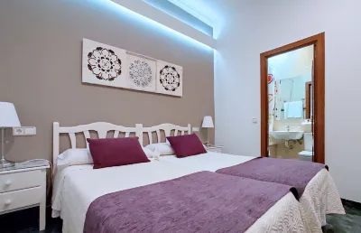 Hostal Bruña Paseo del Prado Отели рядом с достопримечательностью «Аллея Прадо»