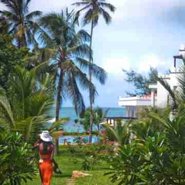 Lantana Galu Beach Hotel Exterior
