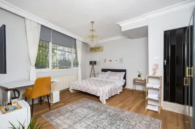 8 Rooms House Hôtels à : 