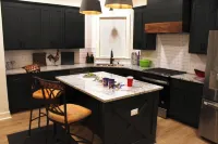 4 Bedroom , Lavish Euro Style Boutique ,Home Alabama